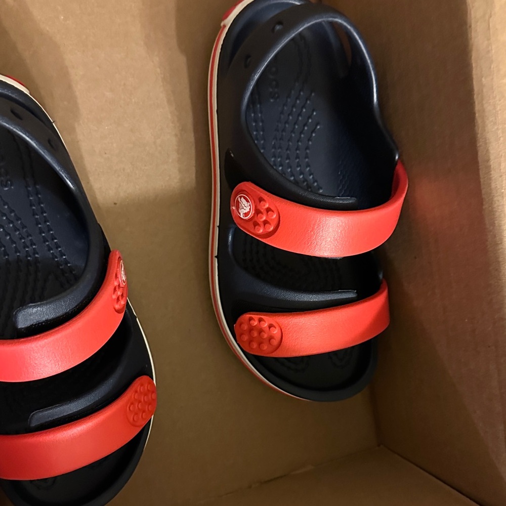 New in box CROCS Kids' Crocband™ Cruiser Sandal - Picture 7 of 8